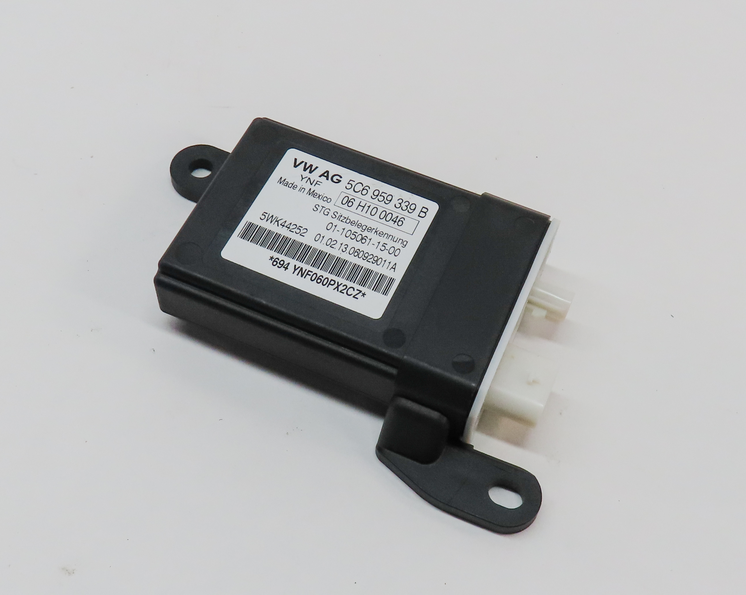 2013 AUDI A6 (C7) FRONT RIGHT PASSENGER SEAT OCCUPANCY SENSOR MODULE — exact item pictured